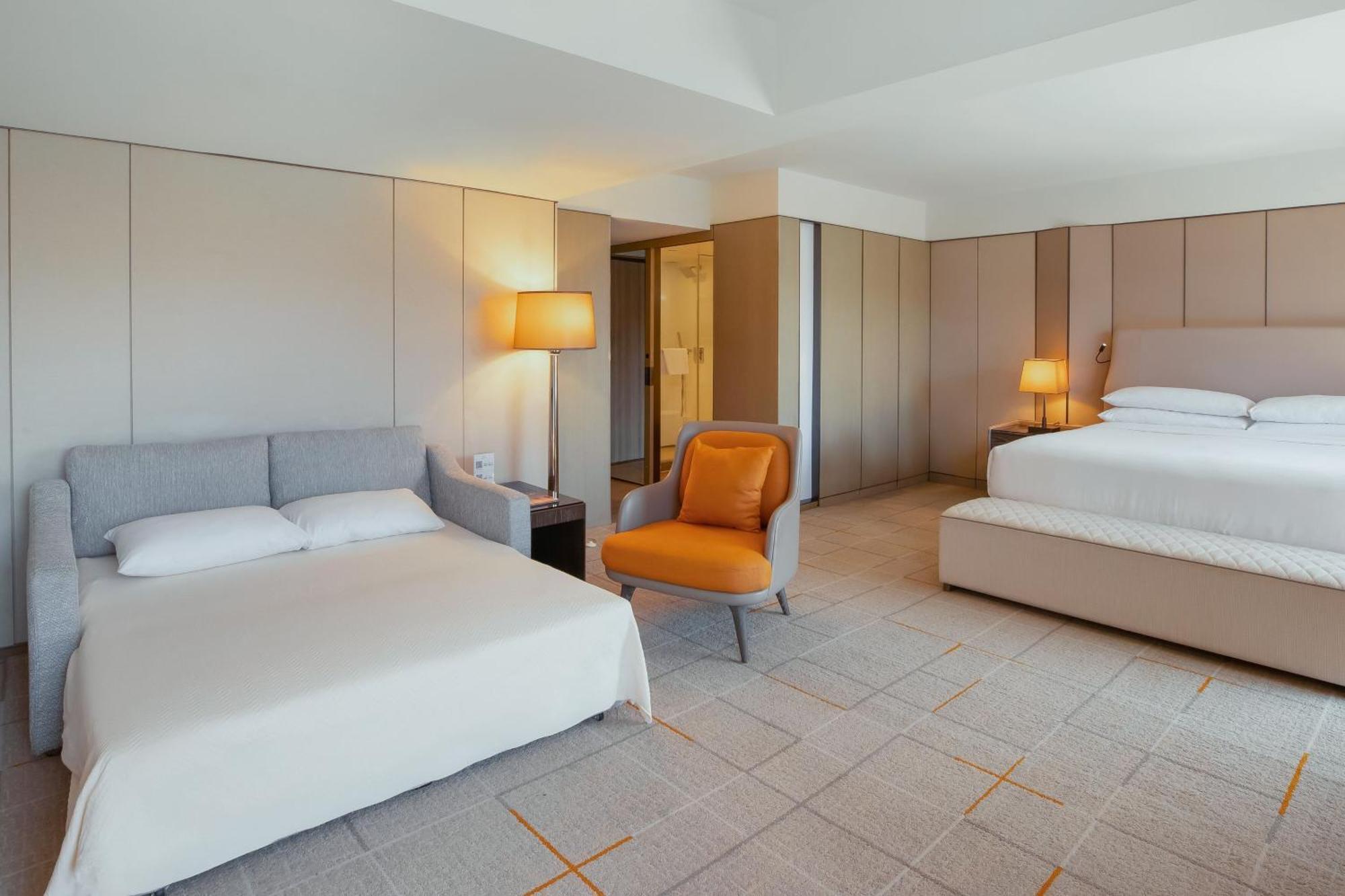 Sheraton Universal Hotel 4*