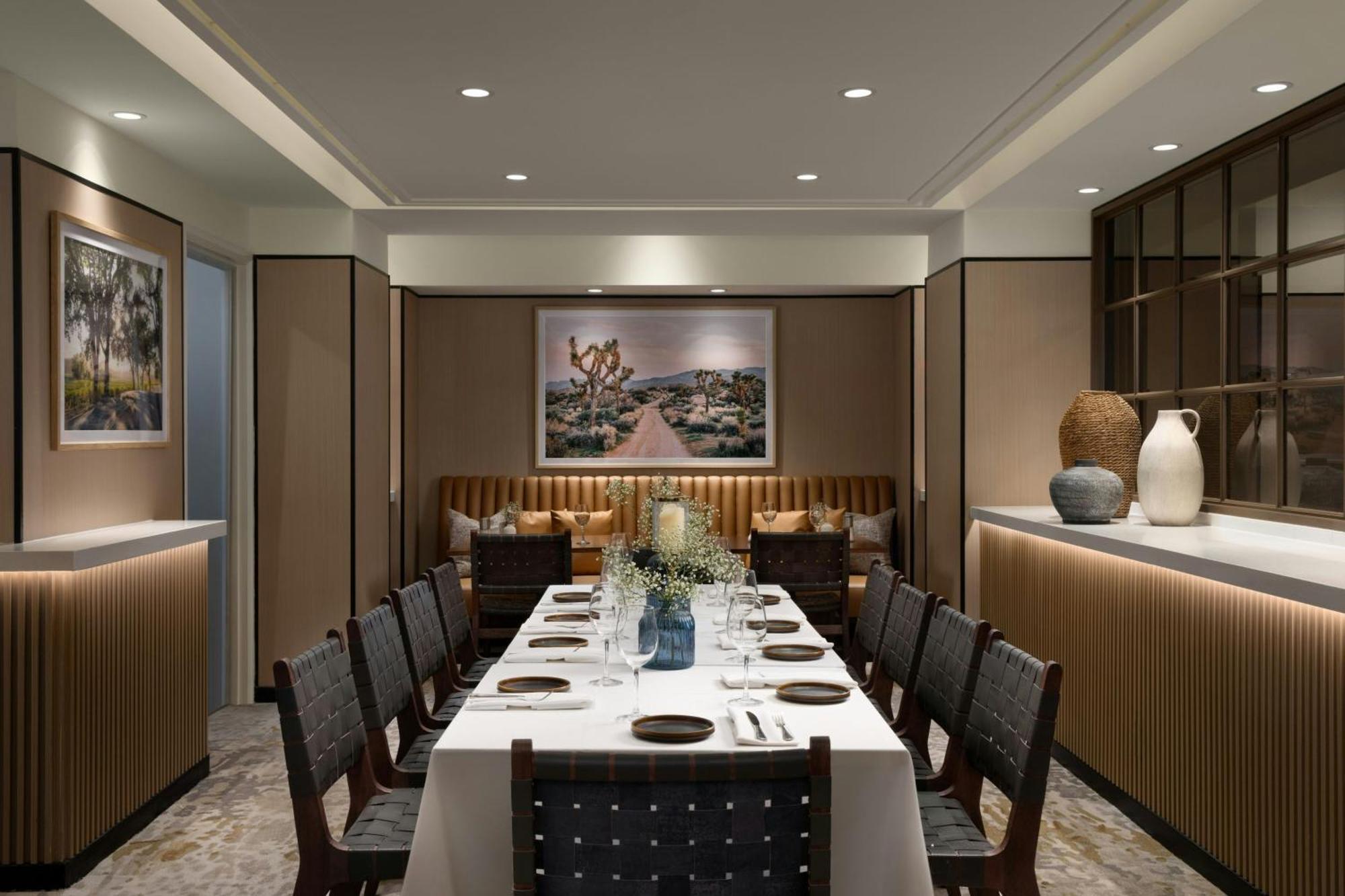 Sheraton Universal 4*