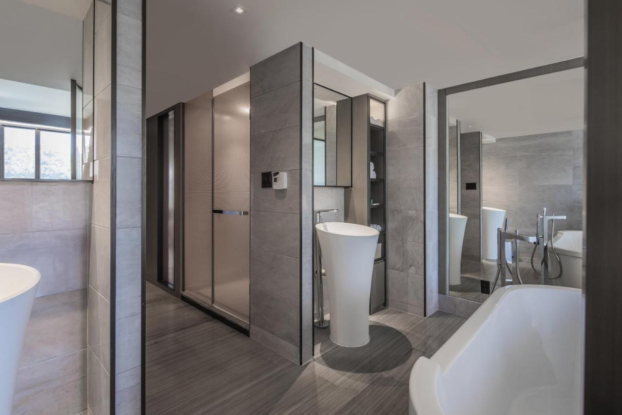 Sheraton Universal Hotel 4*
