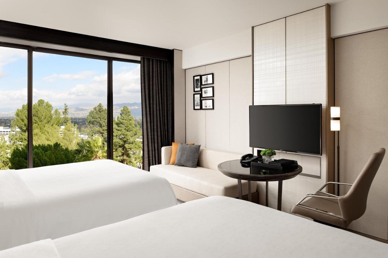 Sheraton Universal 4*