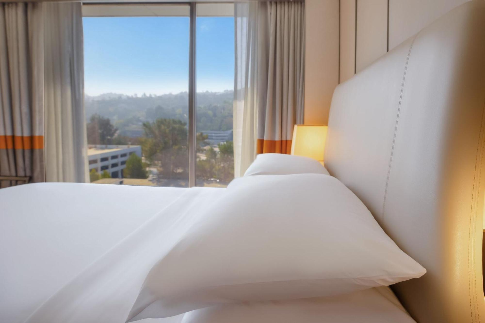 Sheraton Universal 4*