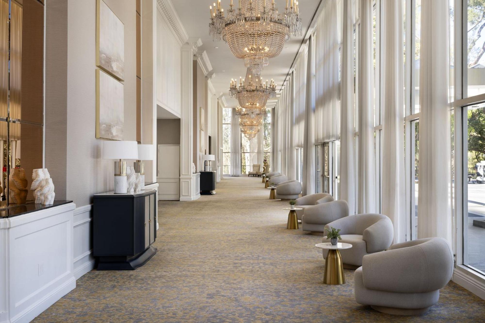 Sheraton Universal Hotel 4*
